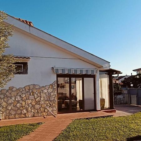 Villa Mery L'Americano Bagian luar foto