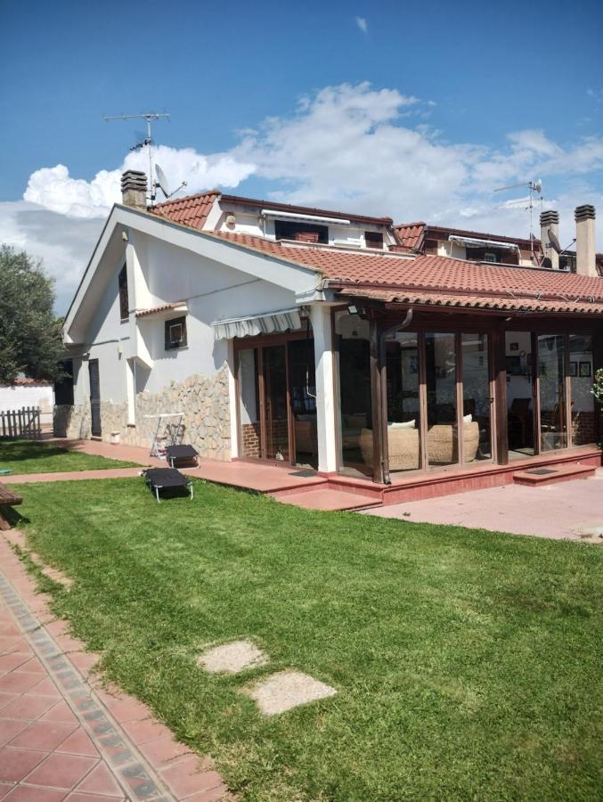 Villa Mery L'Americano Bagian luar foto
