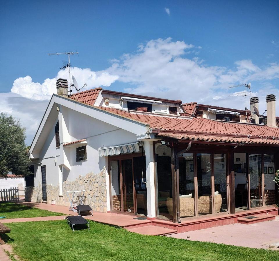 Villa Mery L'Americano Bagian luar foto