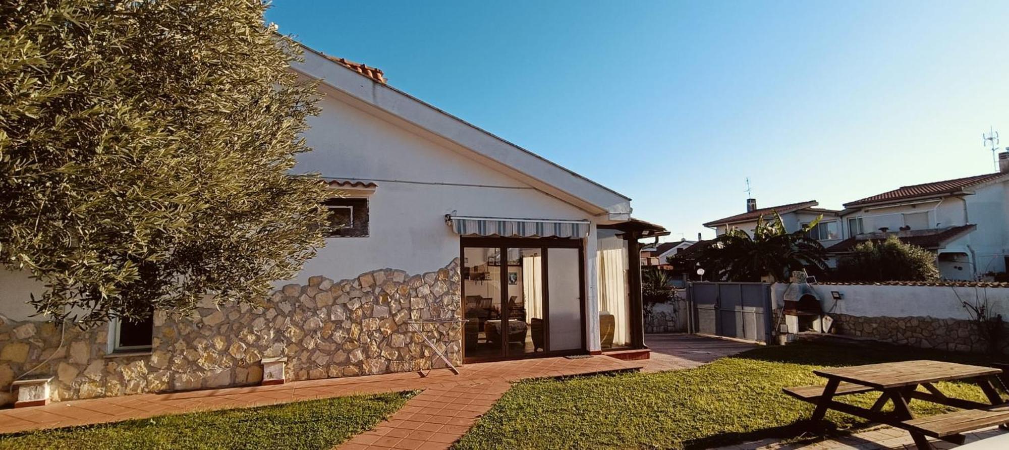 Villa Mery L'Americano Bagian luar foto